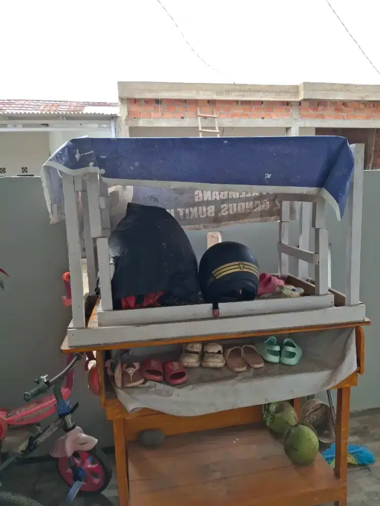 Dijual satuset meja kompor jualan beserta meja lesehan
