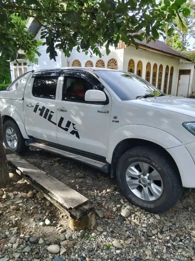 Toyota hilux MT 2013.
