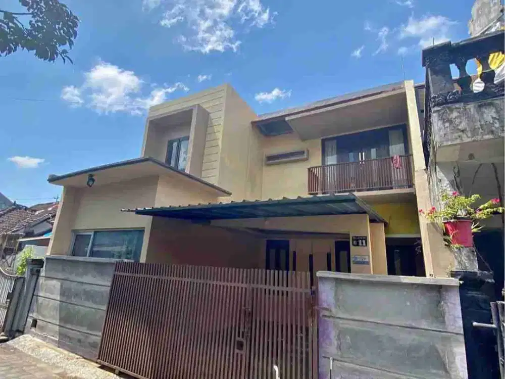 DI SEWAKAN RUMAH 2 LANTAI DI KEROBOKAN BADUNG BALI
