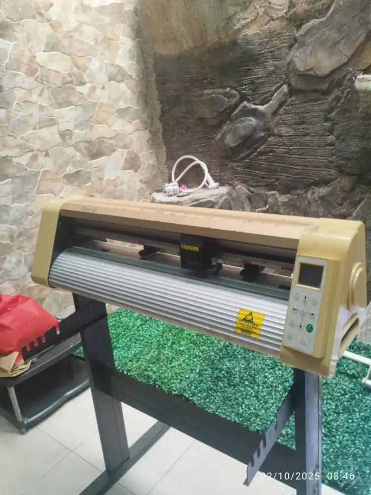 Jual mesin cutting sticker,merek teneik