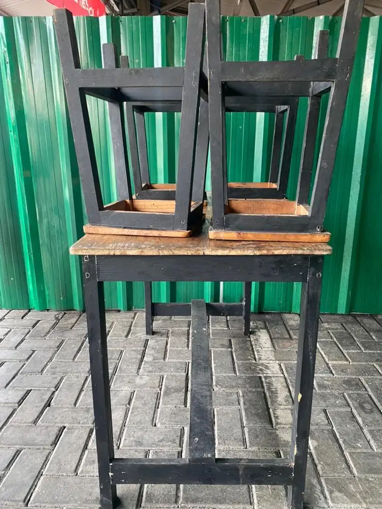 Meja Makan 1set ( 1 Meja + 4Kursi )
