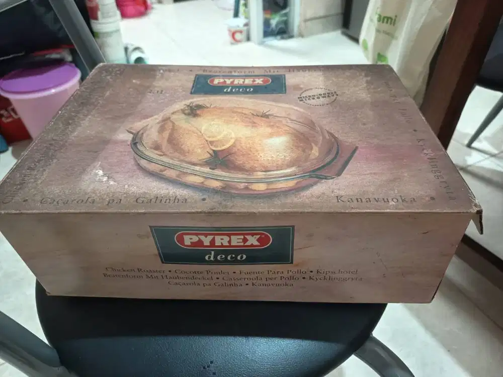 Pyrex Original wadah makan 1 set isi 2 buah