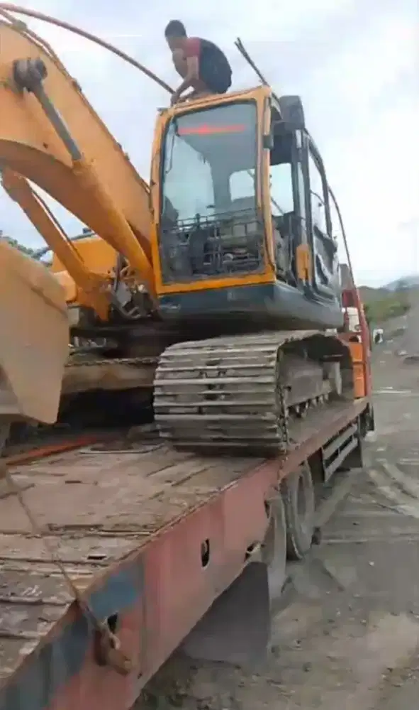 Excavator Hyundai R220-9SH th 2017 harga 500jt NEGO