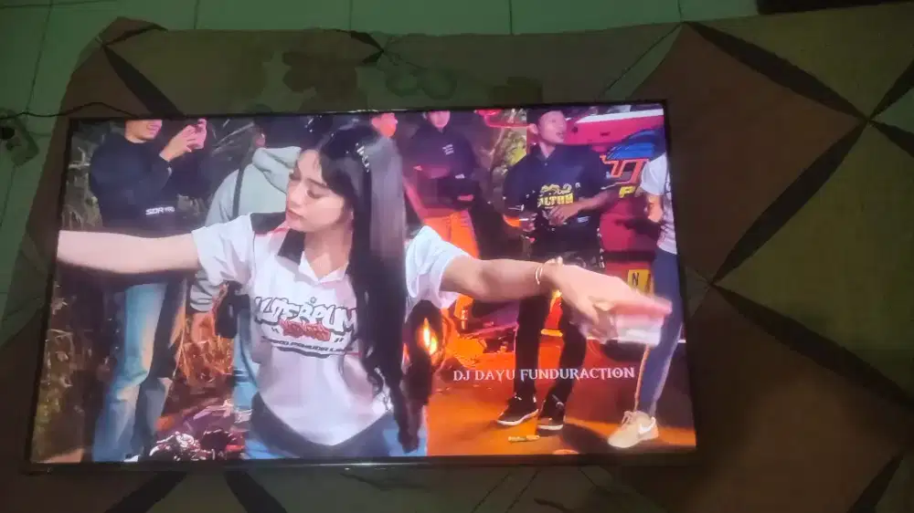 Smart tv Samsung Qled 55 inch with one connect minus garis