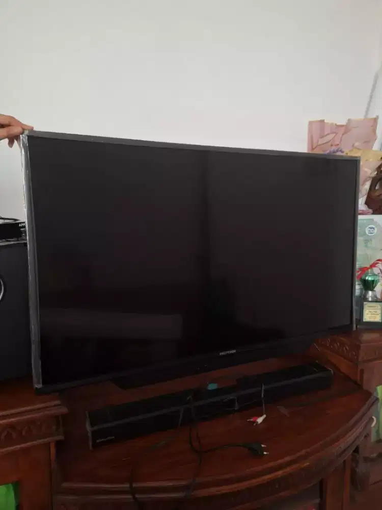DIJUAL TV POLYTRON 43 INCHI 1 SET DENGAN SPEAKER