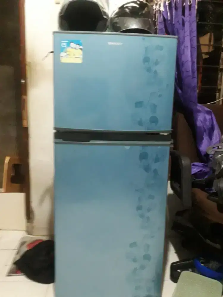 Jual kulkas 2 pintu sharp bagus dingin hrg 1,2jt