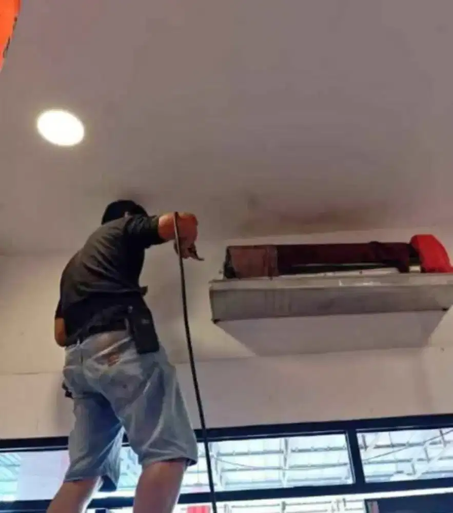 Service ac tidak dingin, bongkar pasang ac, cuci ac tambah freon vakum
