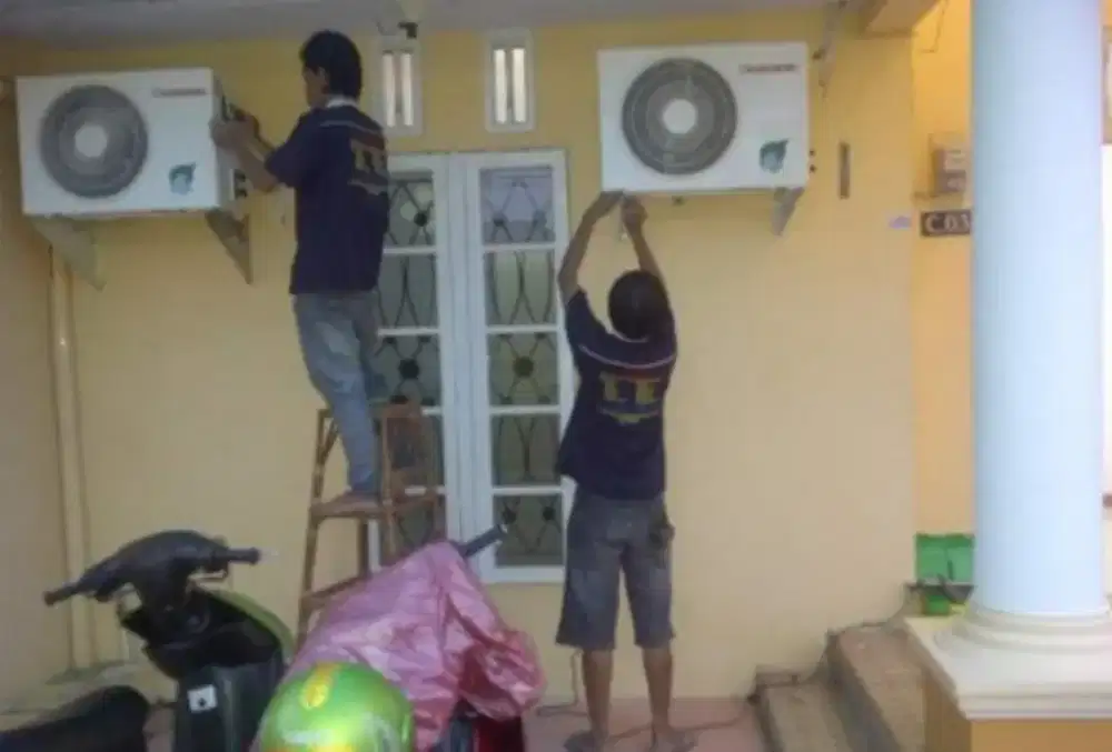 Service ac tidak dingin, bongkar pasang ac, cuci ac tambah freon vakum