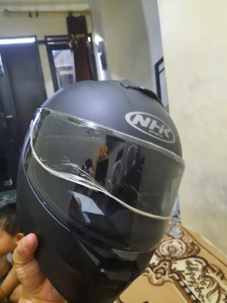 Jual helmet NHK size M jarang pakai