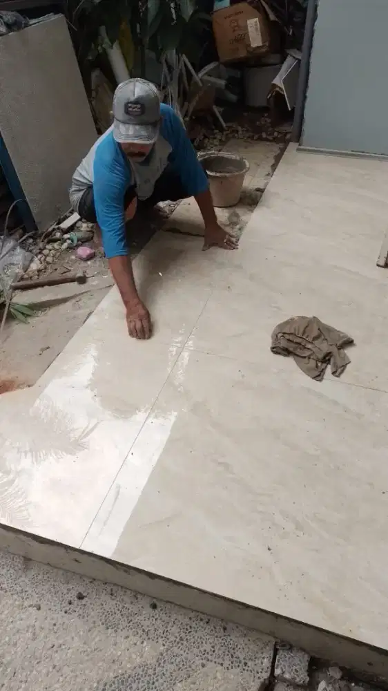 Jasa pasang keramik dan geranit