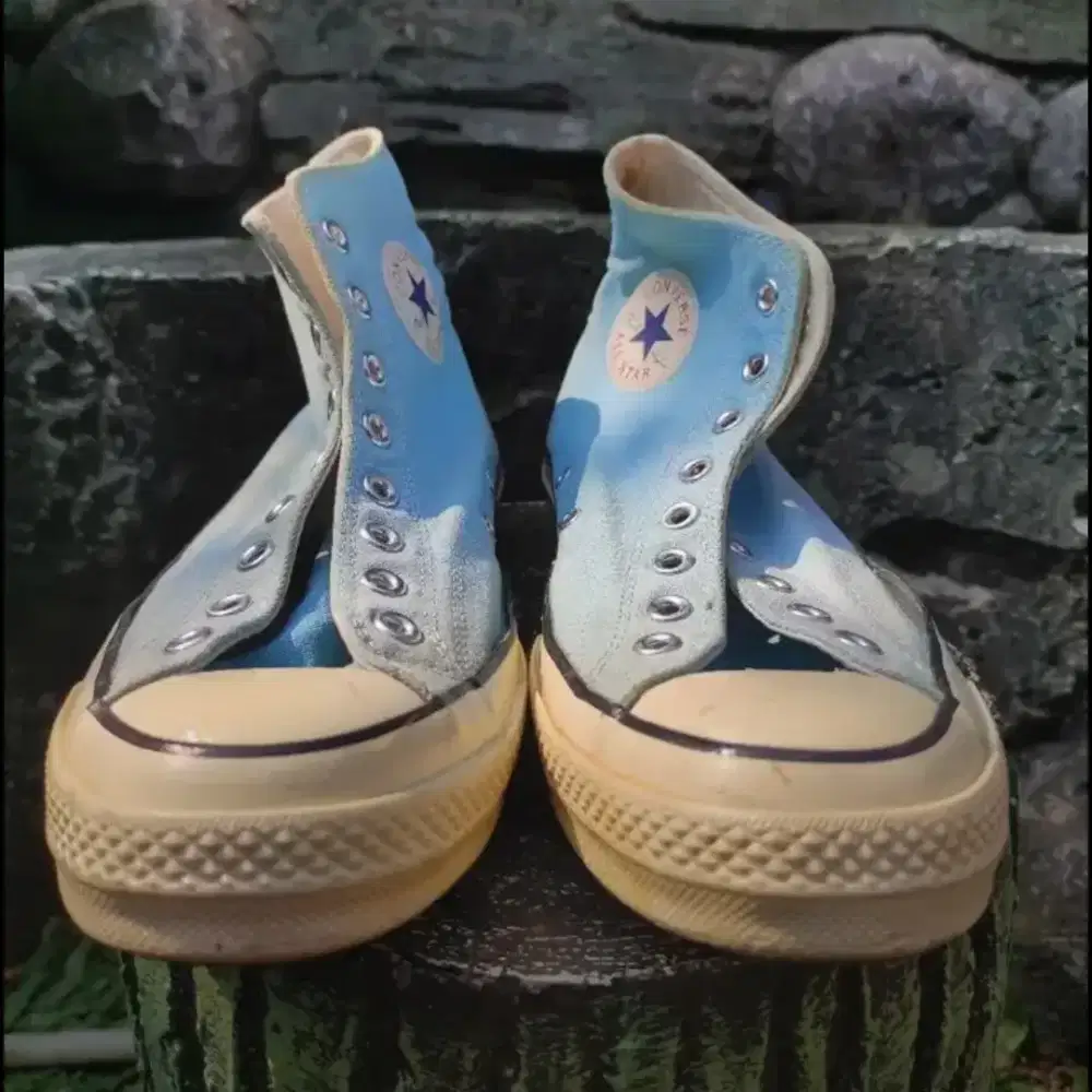 Converse 70s 
Kondisi Used
No Box
Size 43(28cm.