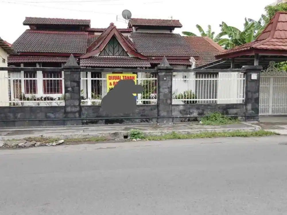 Dijual Tanah Bonus Bangunan Strategis di Pinggir Jalan Besar Mall Ambarukmo