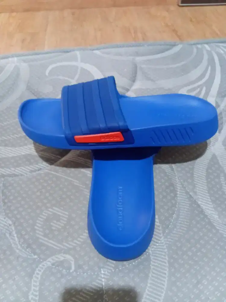 DIJUAL SENDAL ADIDAS SIZE 46 BARU ORI