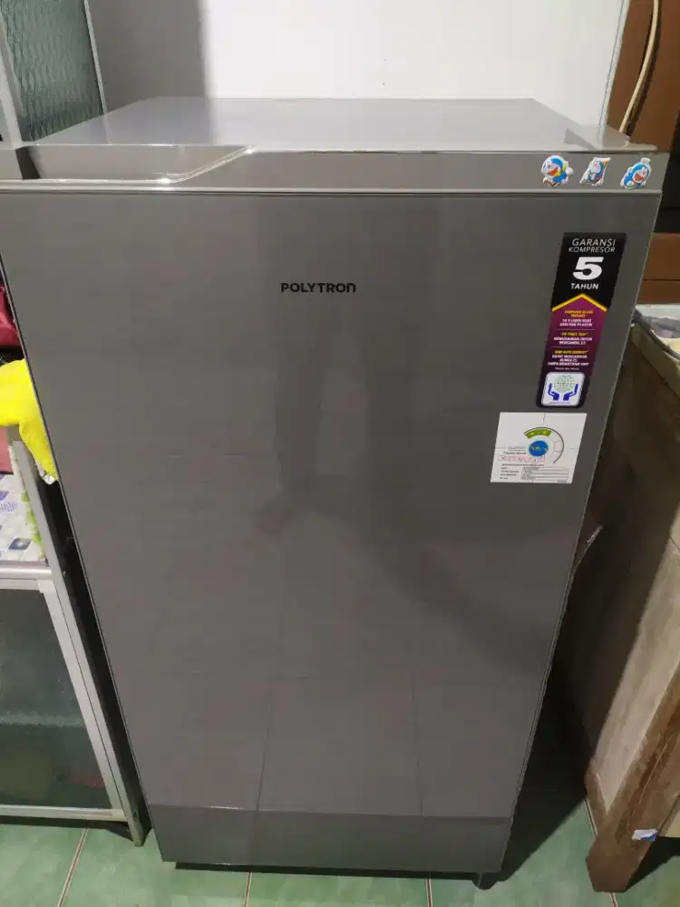 Kulkas POLYTRON 70 watt