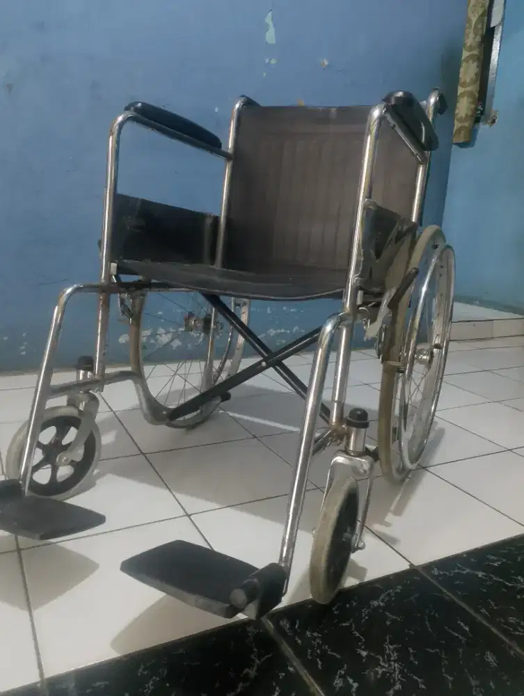 Kursi roda bekas