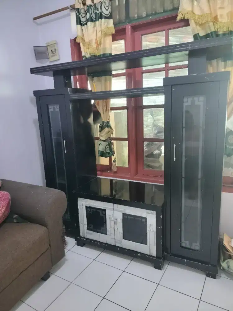 Lemari tv serba guna
