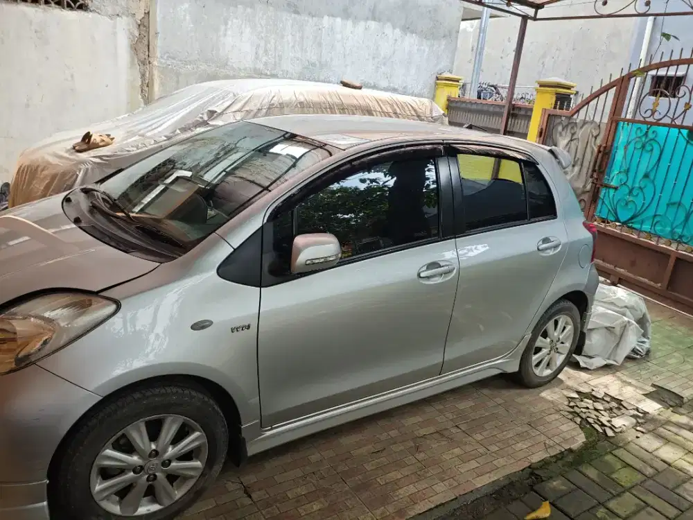 Toyota Yaris tahun 2013 Manual