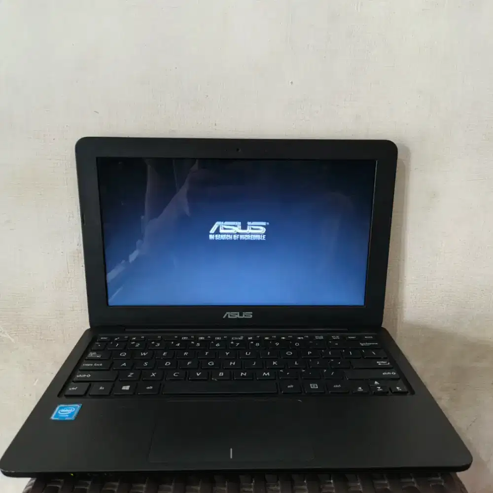 JUAL NOTEBOOK ASUS E202SA INTEL CELERON N3060 RAM 2GB HDD500GB