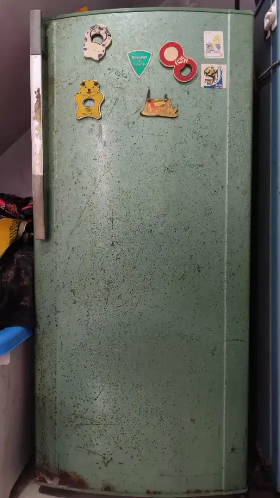Dijual freezer sharp 6 rak bekas
