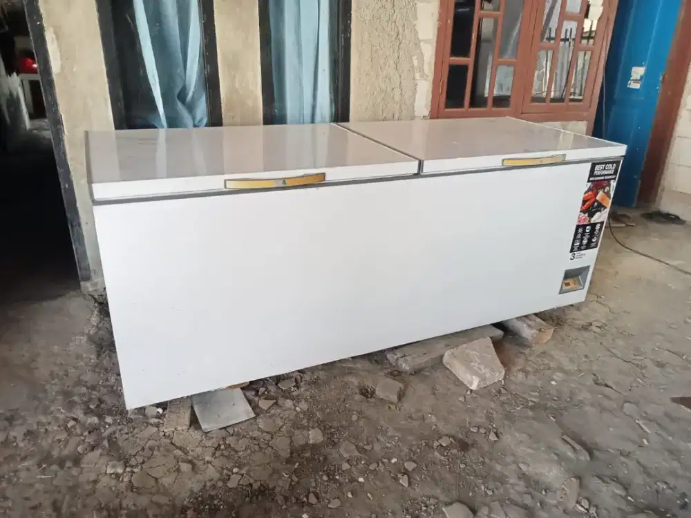Jual prizer box GEA kapasitas 1200 L kondisi barang normal siap pakai