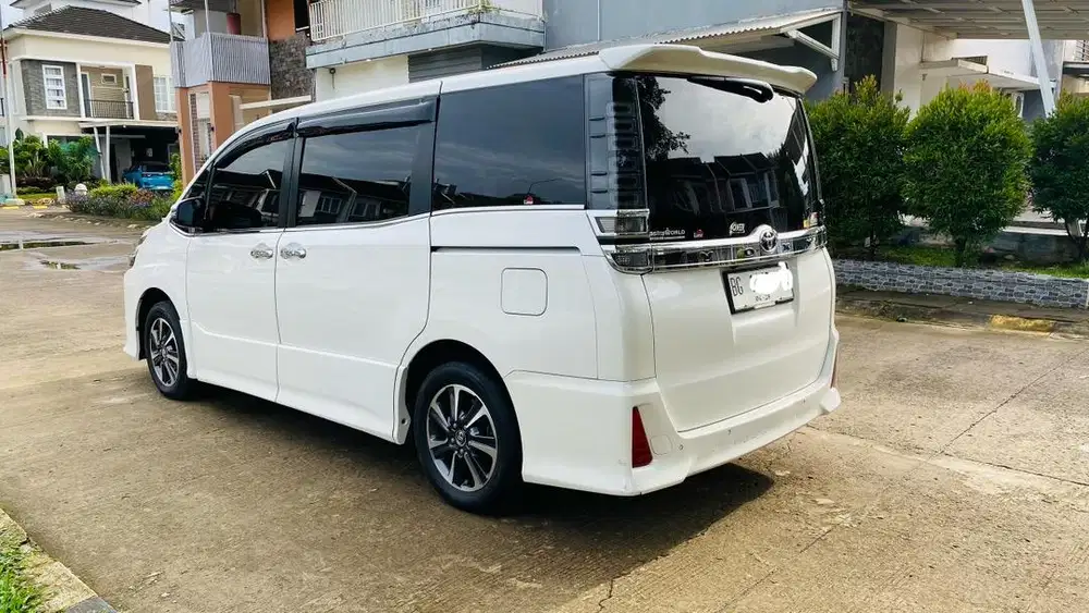 Toyota Voxy 2018 Low Kilometer
