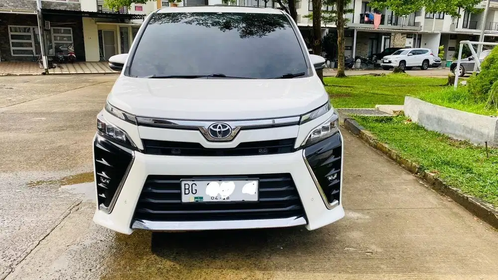 Toyota Voxy 2018 Low Kilometer
