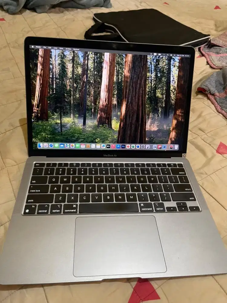 Macbook Air M1 8/256 Space grey