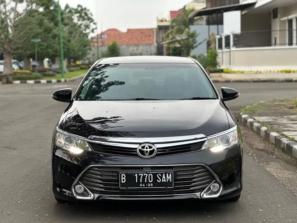 Toyota camry V 2.5 AT 2016 Hitam