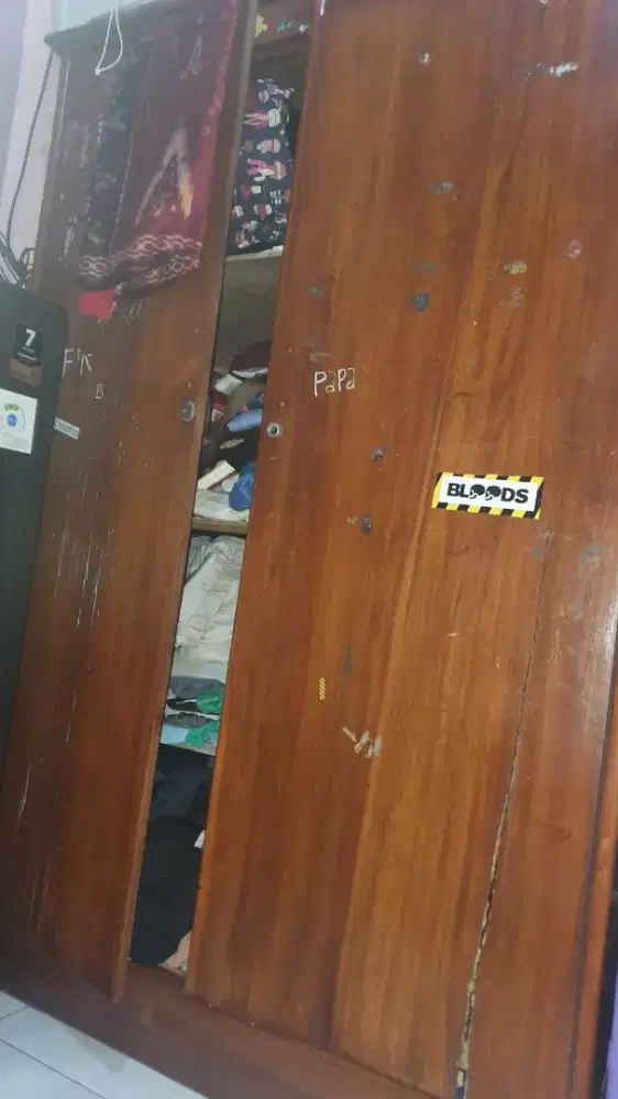 Lemari kayu jati muda