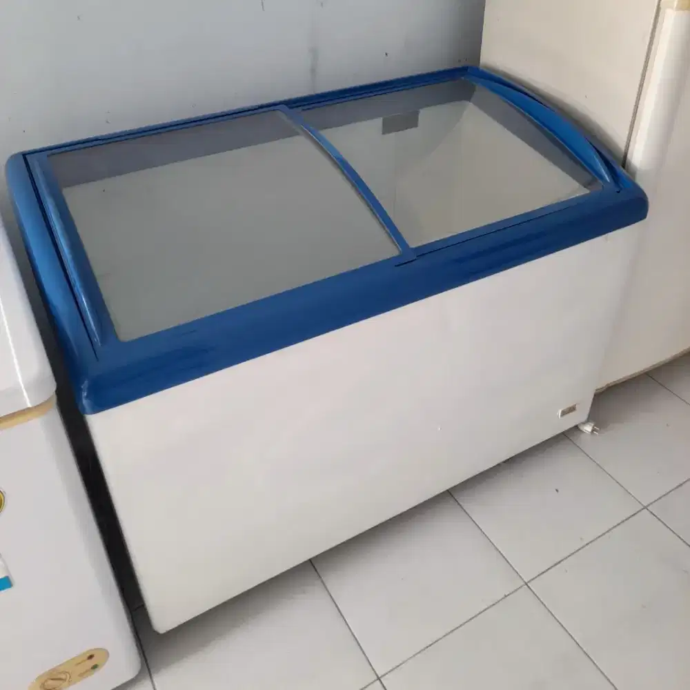 Freezer Sleding Kaca 360 Liter Bosskuu