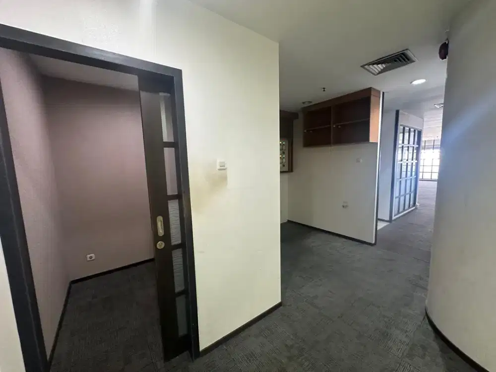 SEWA KANTOR DI JAKARTA PUSAT INTILAND 195M2 PARTISI 175K NEGO