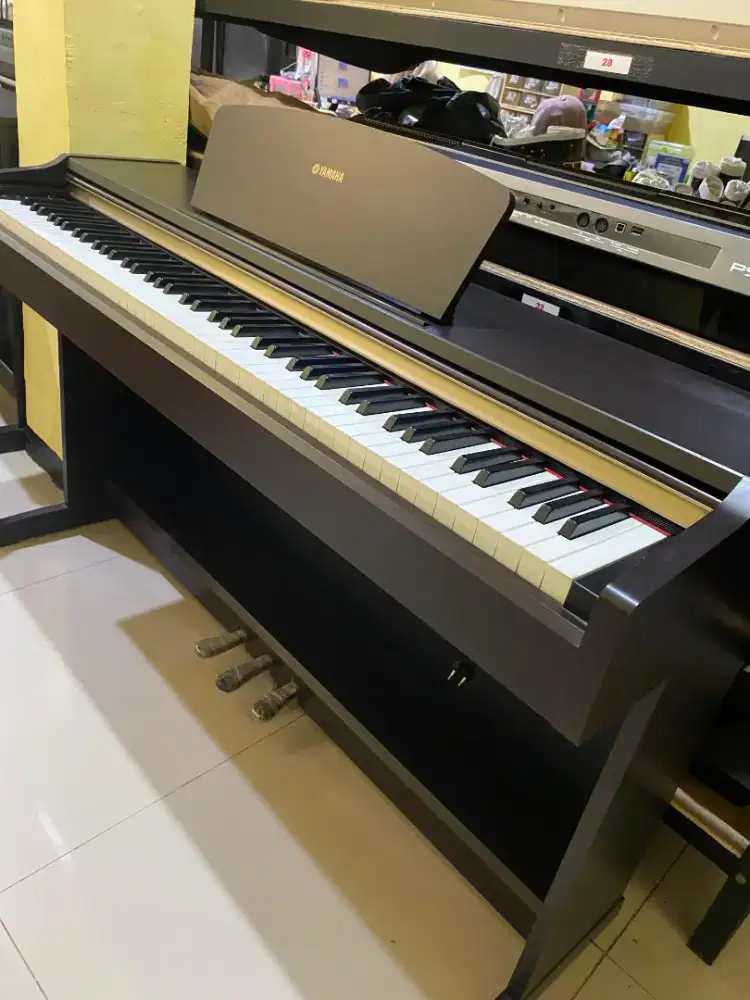 Piano Yamaha Arius YDP 123