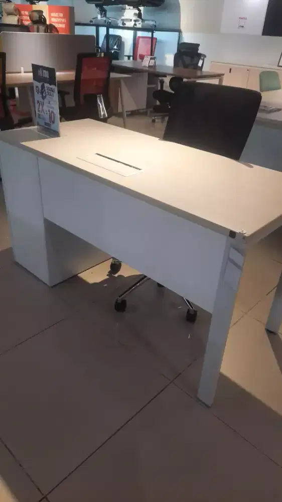SIEBEN 3 TASK DESK 140 IW (U/2)