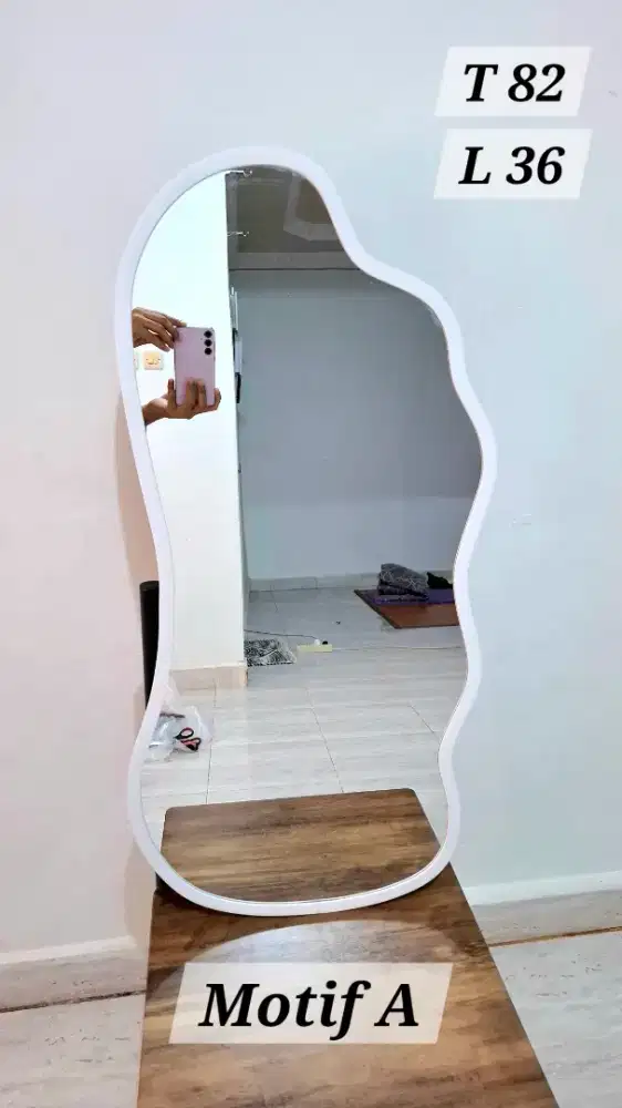 Cermin Gantung Abstrak Estetik