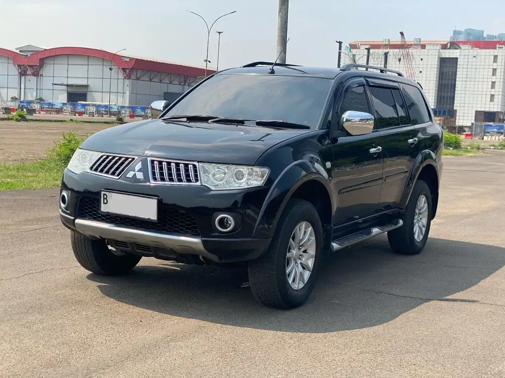 MITSUBISHI PAJERO EXCEED 2.5 AT HITAM 2010