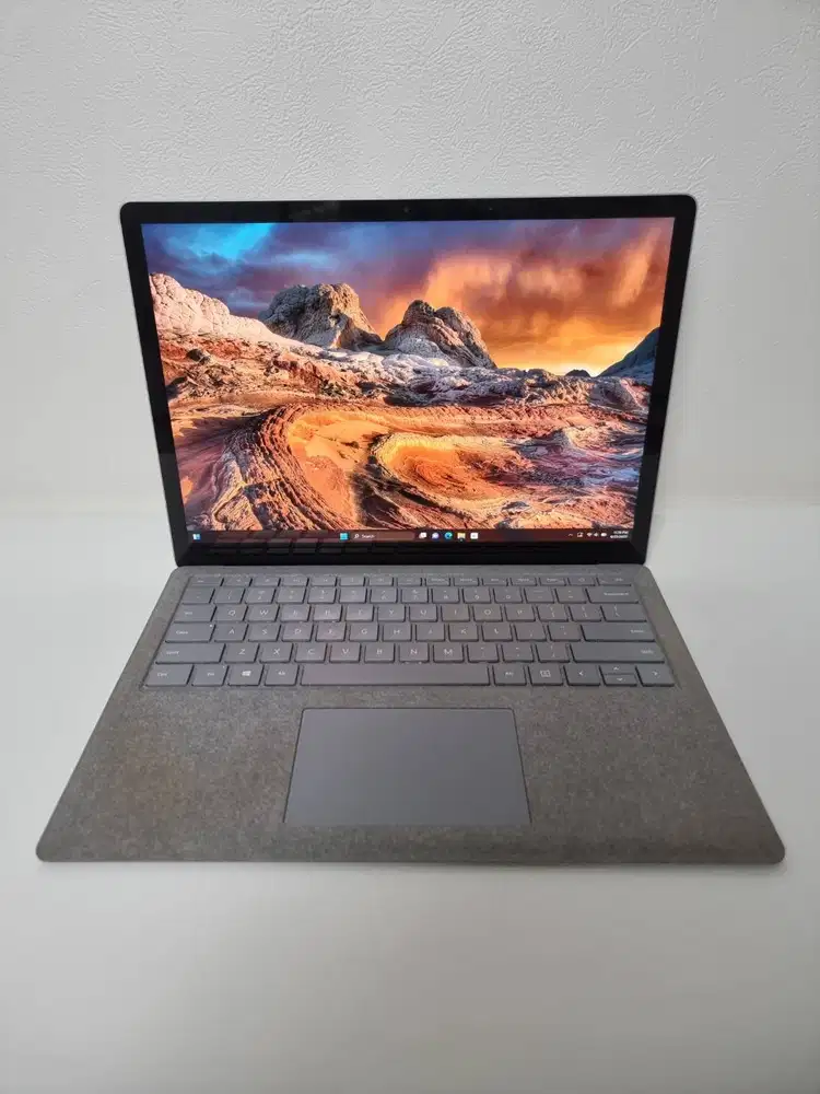 Laptop Second Murah Microsoft Surface RAM 16GB SSD 512GB Touchscreen