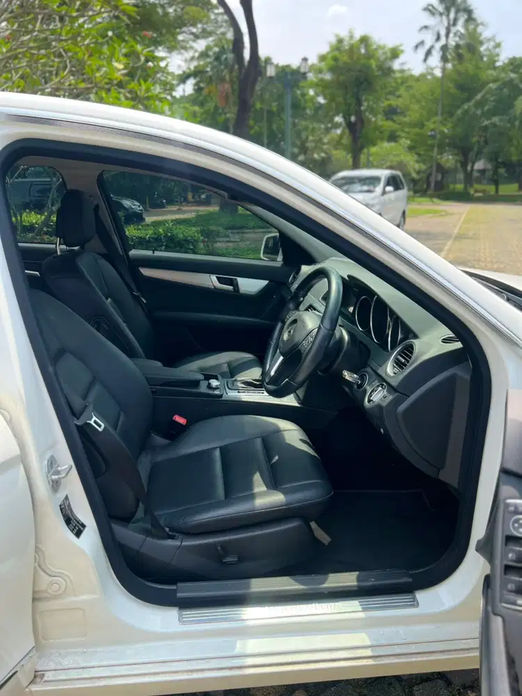 Mercedes-Benz C200 2014 Bensin