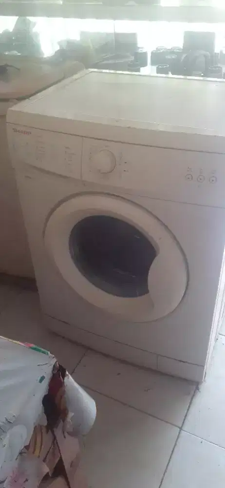 Mesin cuci 1 tabung & kulkas 1 pintu