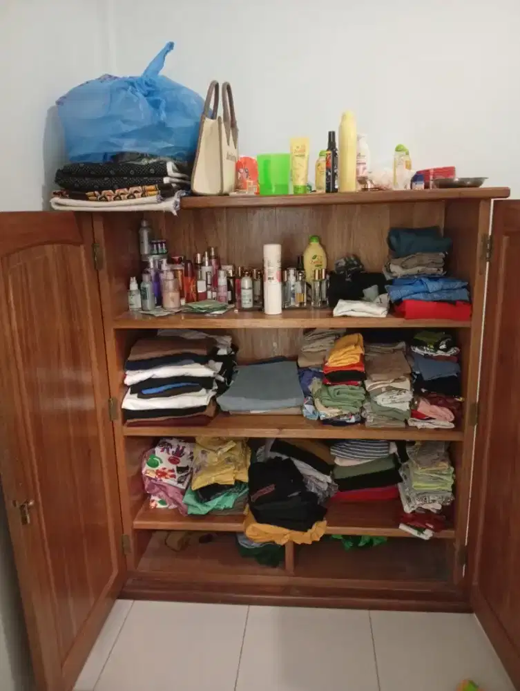 Dijual lemari baju kayu jati