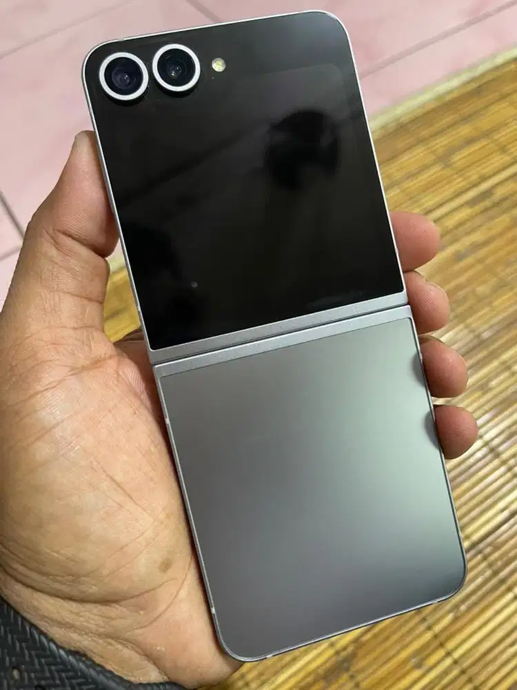 Samsung flip 6 silver mate