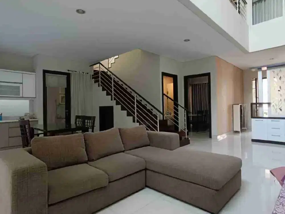 Disewakan Rumah Murah full furnished Graha Famili dekat pakuwon mall