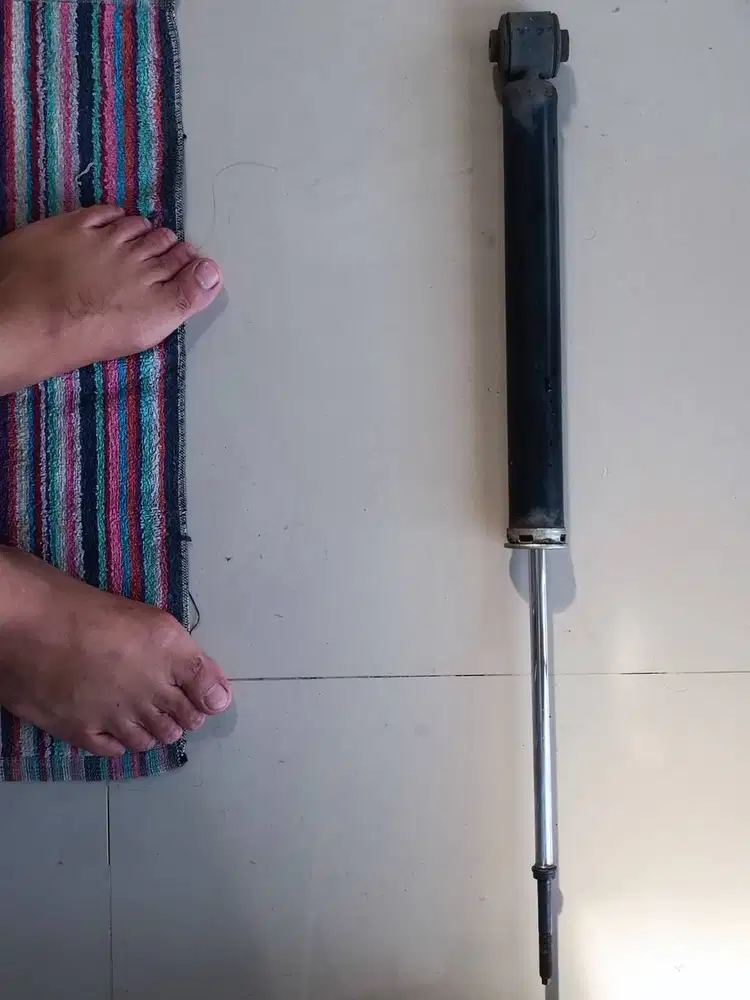 1 pasang Shock Absorber Belakang Xpander