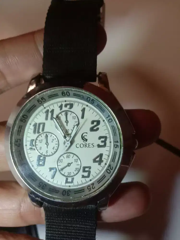Jam tangan cores