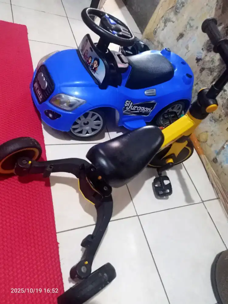 sepeda roda tiga dan mobilan