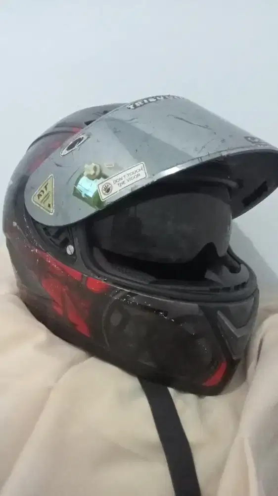 Helm seken kondisi bagus