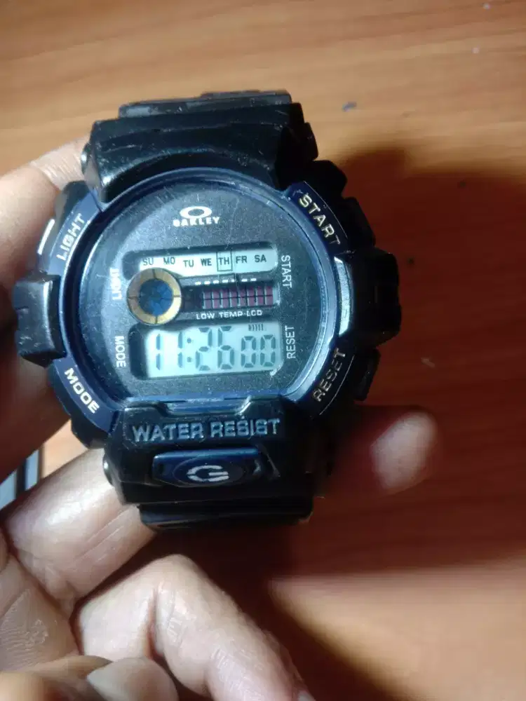 Jam tangan vintage logo oakley