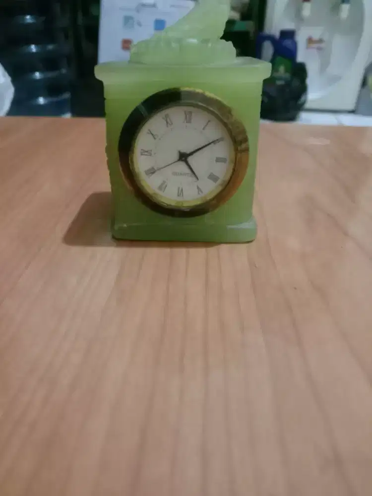 Jam pajangan antik