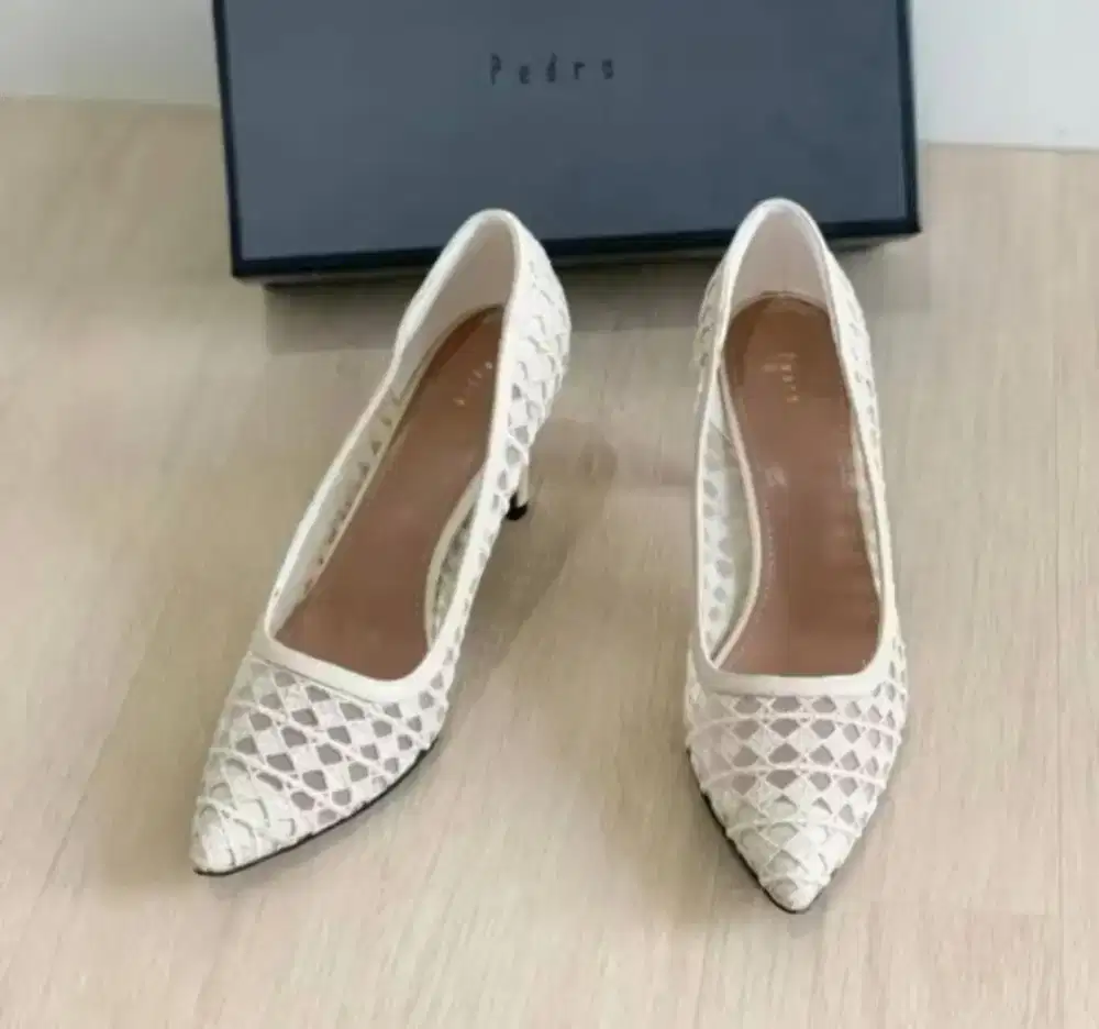 Sepatu high heels wanita