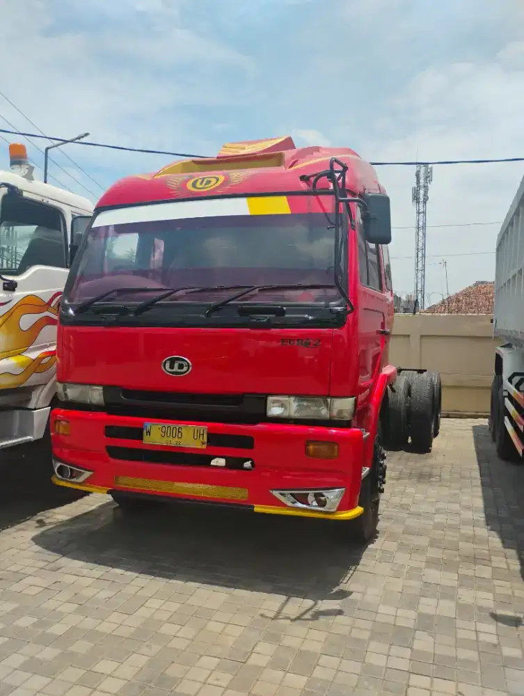 Nissan Euro 2 PKC 211 MRN 2006 Truk Kabin Chasis
