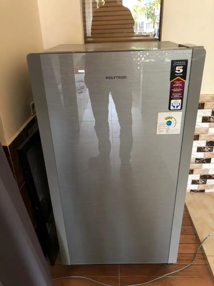 Kulkas Polytron 1 Pintu seperti baru